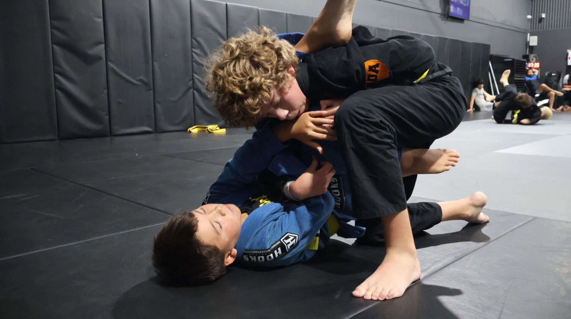 Kids doing jiu jitsu